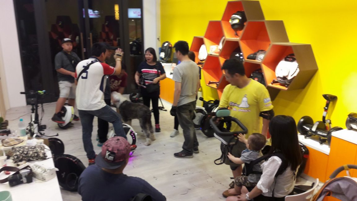 Yago Electric Unicycle community, shop and youtube channel EvNerds