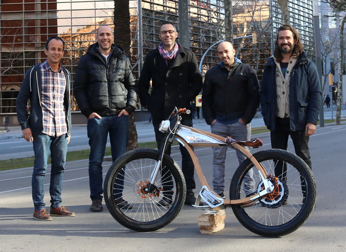 Rocsie wooden motorbike team