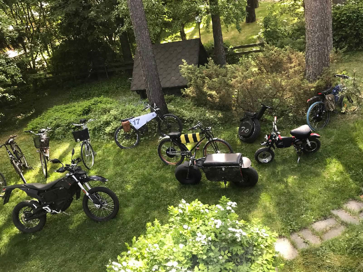 electric-mopeds-garden